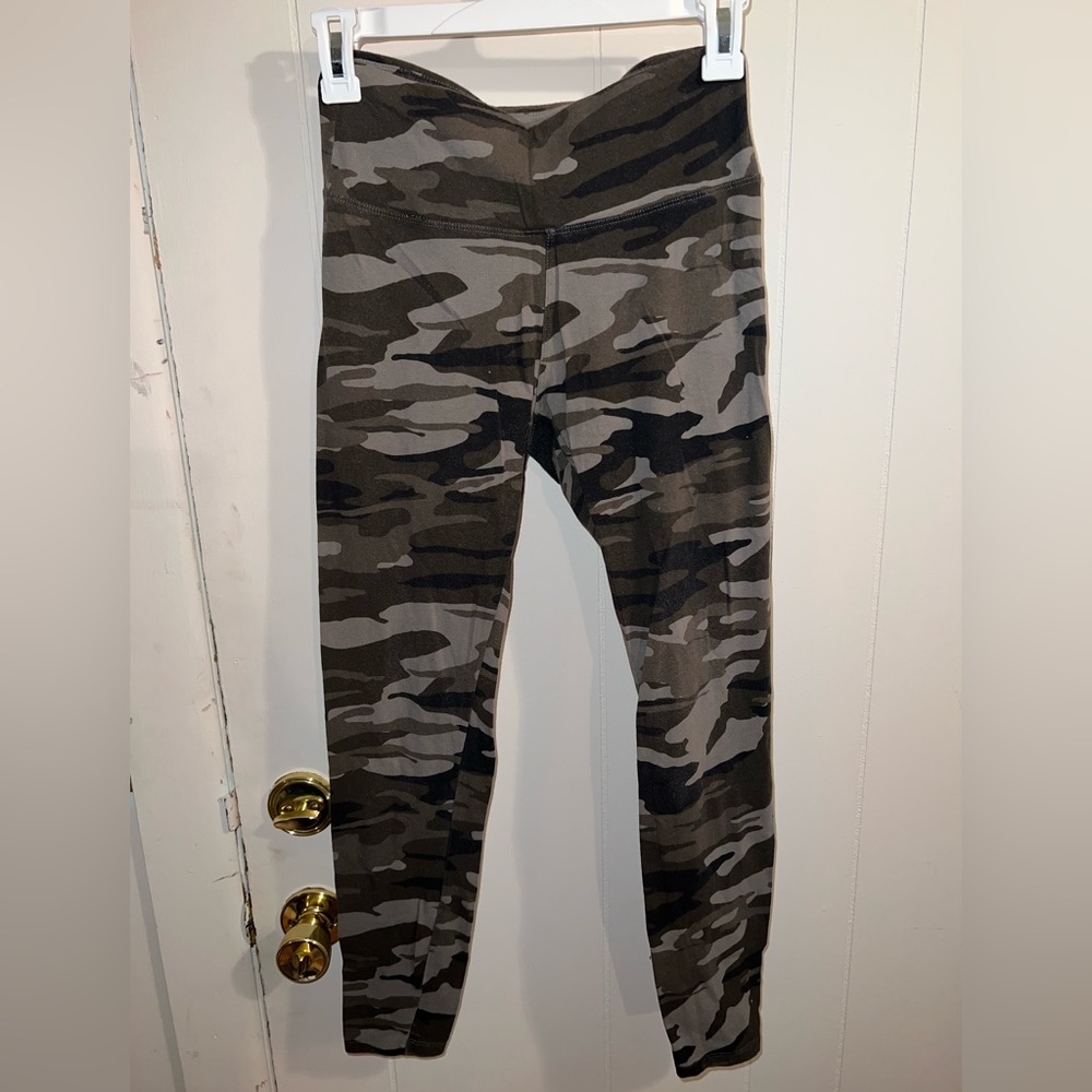 Various leggings. Black| Gray| Green Camouflage | Gray Camouflage